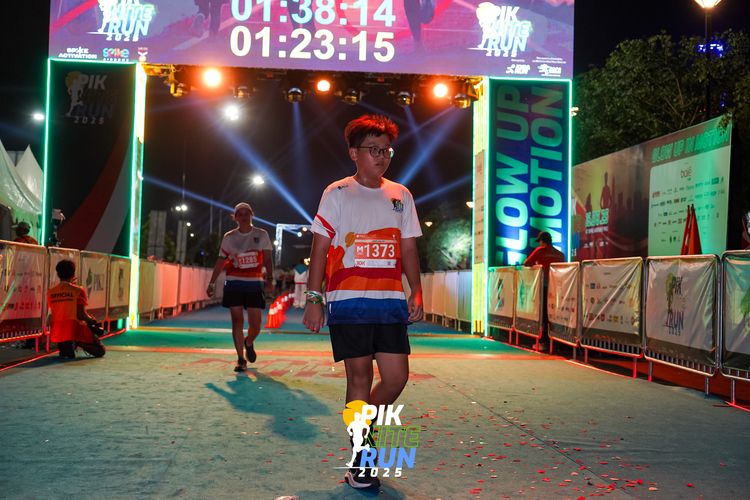 Race photo from PIK NITE RUN 2025