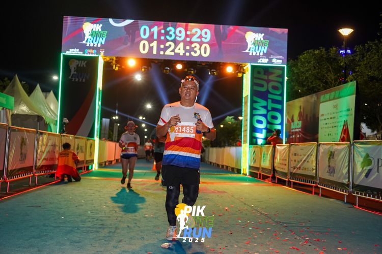 Race photo from PIK NITE RUN 2025
