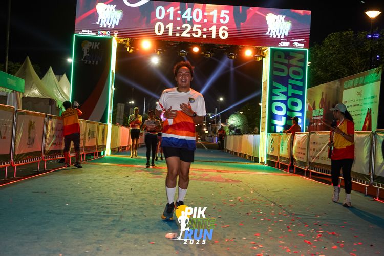 Race photo from PIK NITE RUN 2025