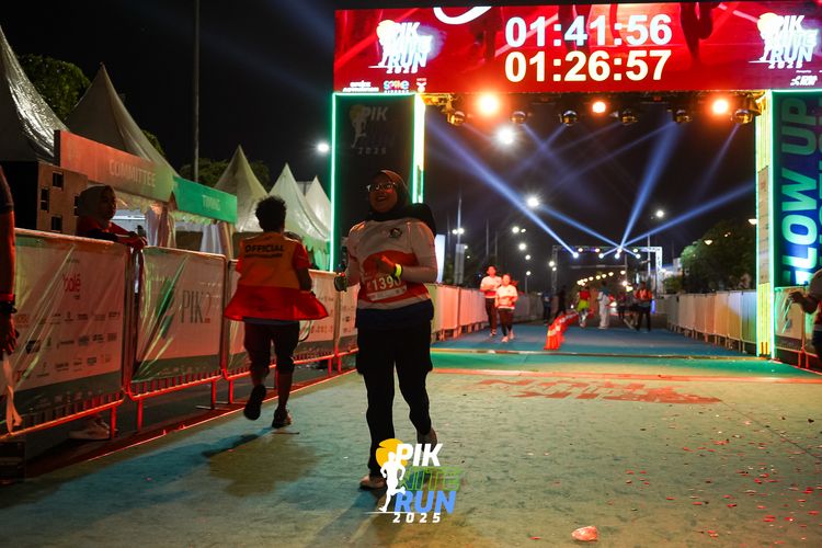 Race photo from PIK NITE RUN 2025