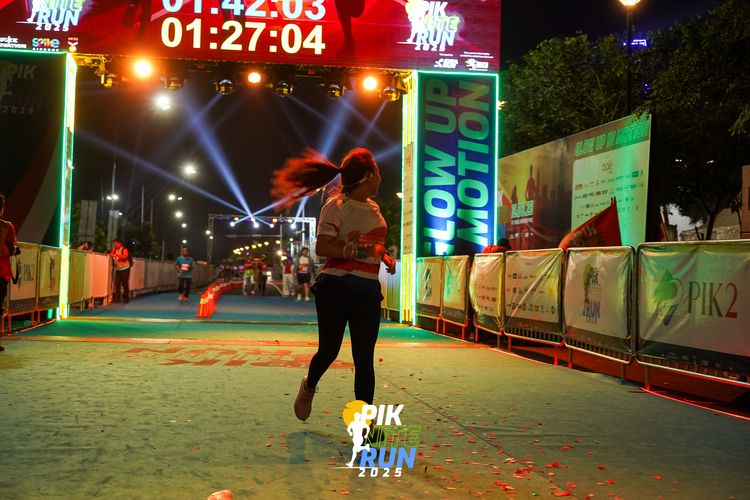 Race photo from PIK NITE RUN 2025