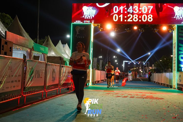 Race photo from PIK NITE RUN 2025