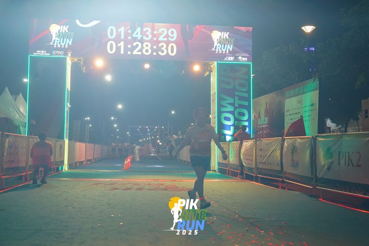Race photo from PIK NITE RUN 2025