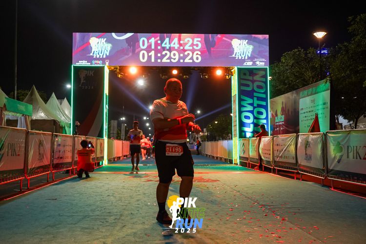 Race photo from PIK NITE RUN 2025