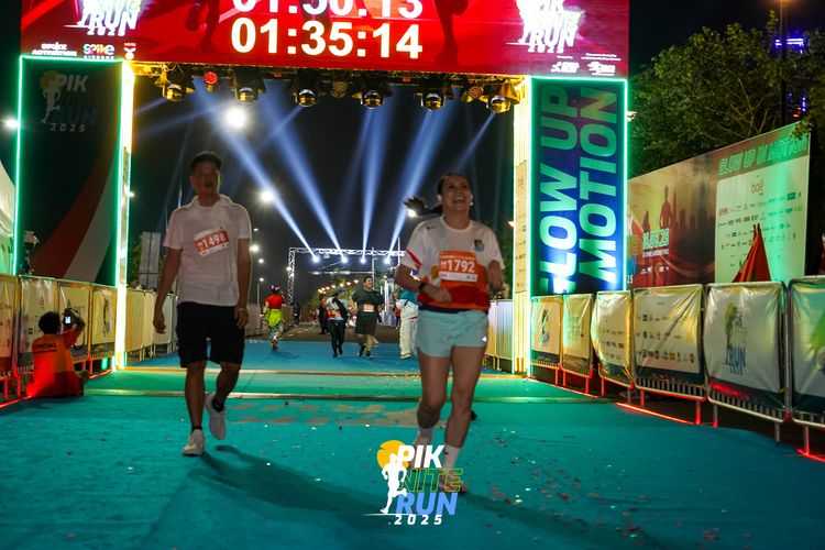 Race photo from PIK NITE RUN 2025