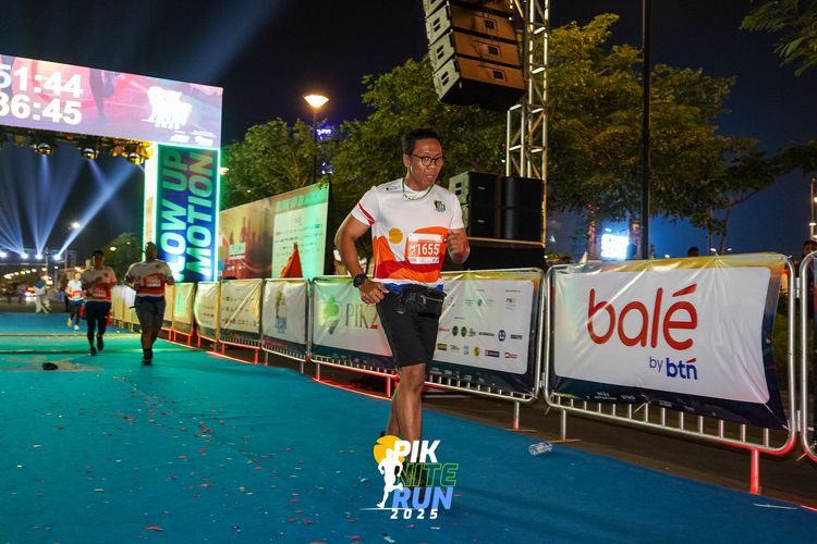 Race photo from PIK NITE RUN 2025
