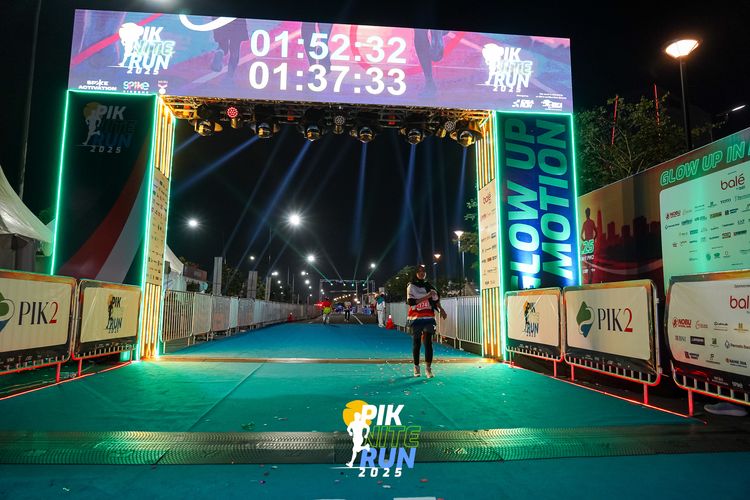 Race photo from PIK NITE RUN 2025