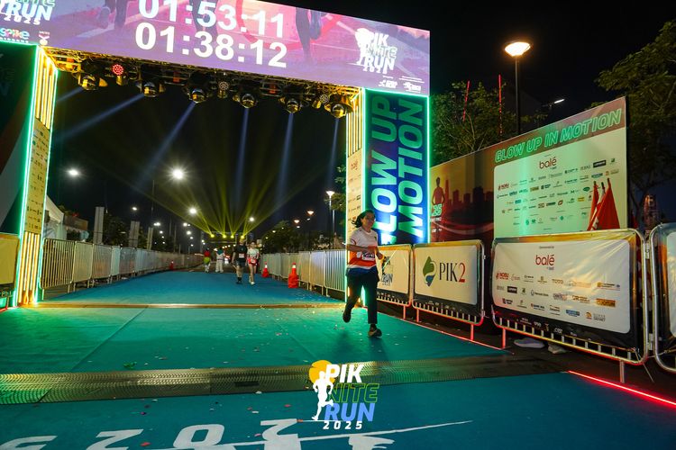 Race photo from PIK NITE RUN 2025