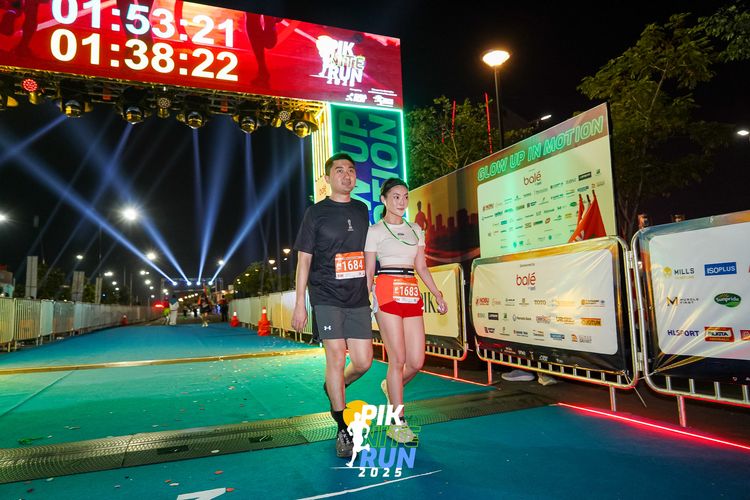 Race photo from PIK NITE RUN 2025