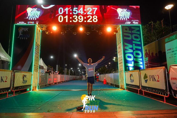 Race photo from PIK NITE RUN 2025