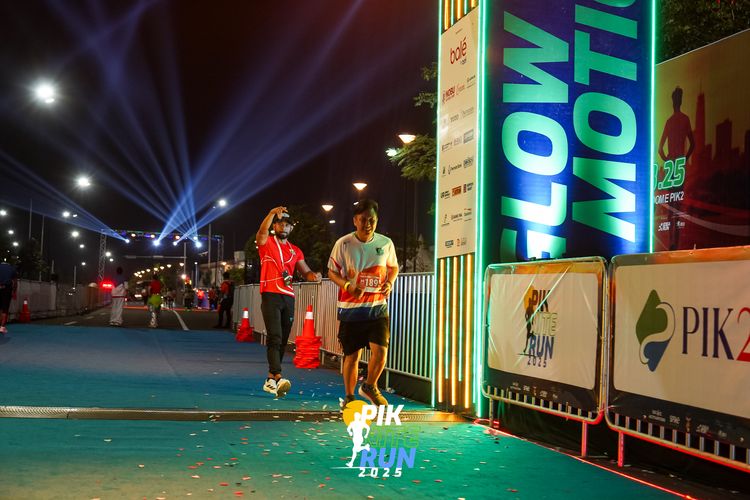 Race photo from PIK NITE RUN 2025