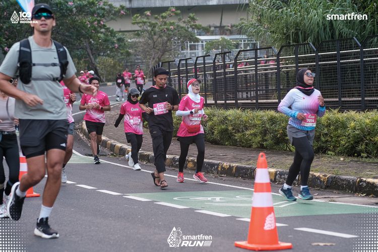 Race photo from Smartfren Run 2025 