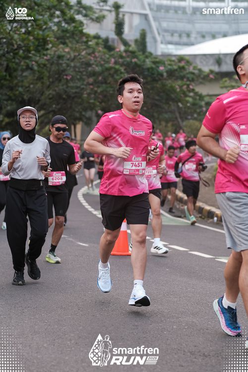 Race photo from Smartfren Run 2025 