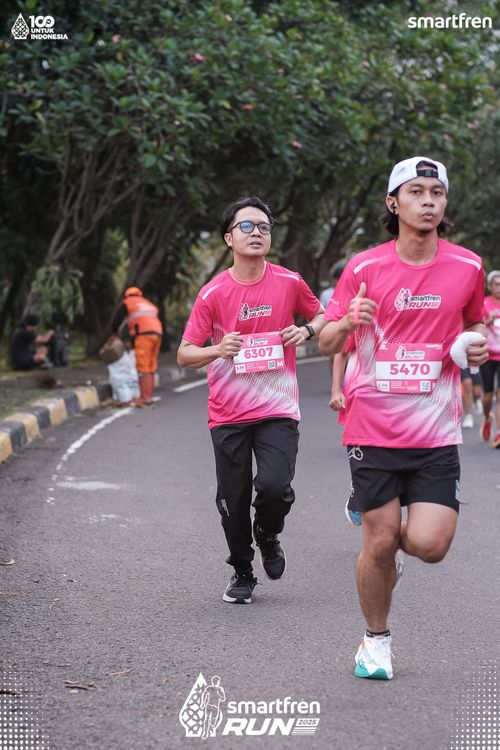 Race photo from Smartfren Run 2025 