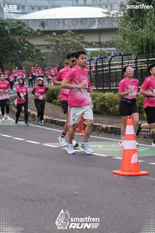 Race photo from Smartfren Run 2025 