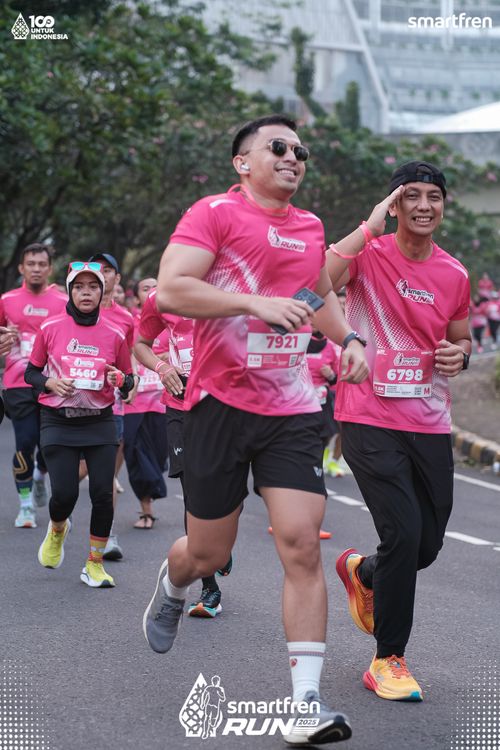Race photo from Smartfren Run 2025 