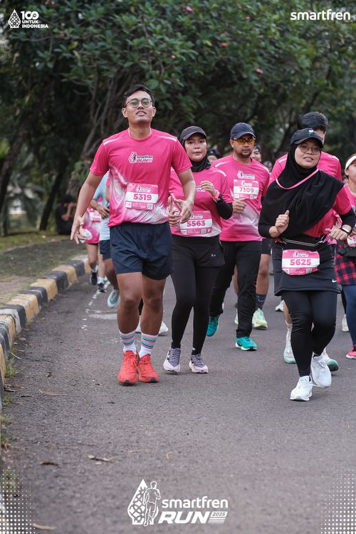Race photo from Smartfren Run 2025 