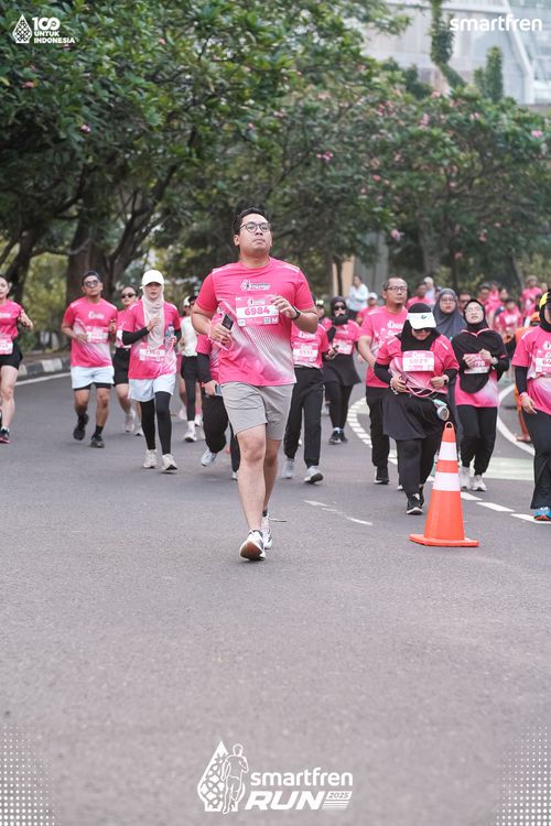 Race photo from Smartfren Run 2025 