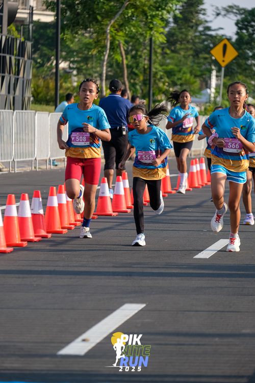 Race photo from PIK NITE RUN 2025