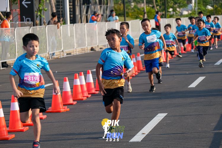 Race photo from PIK NITE RUN 2025