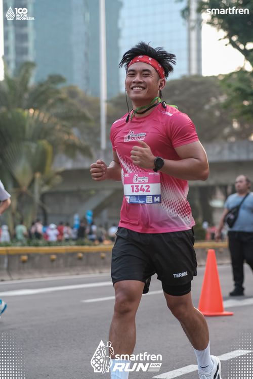 Race photo from Smartfren Run 2025 
