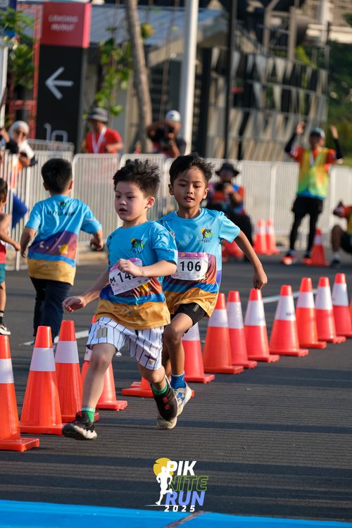 Race photo from PIK NITE RUN 2025