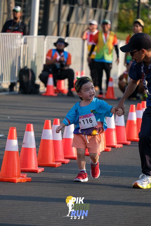 Race photo from PIK NITE RUN 2025