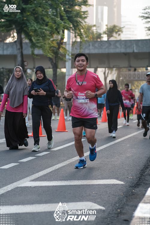 Race photo from Smartfren Run 2025 