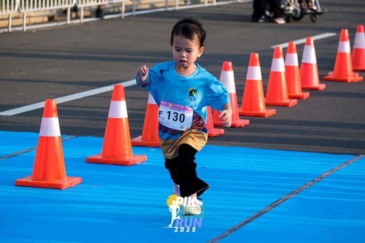 Race photo from PIK NITE RUN 2025