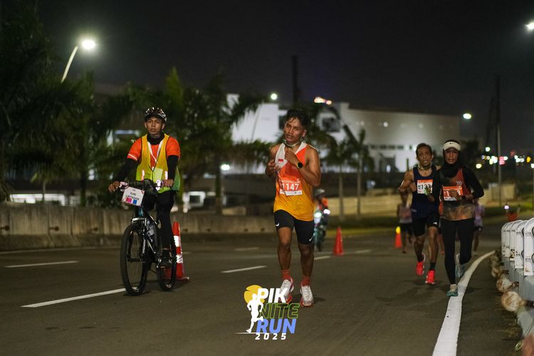 Race photo from PIK NITE RUN 2025