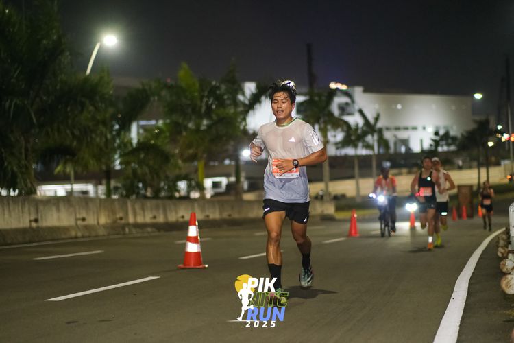 Race photo from PIK NITE RUN 2025