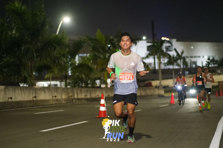 Race photo from PIK NITE RUN 2025