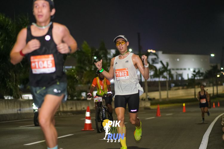 Race photo from PIK NITE RUN 2025