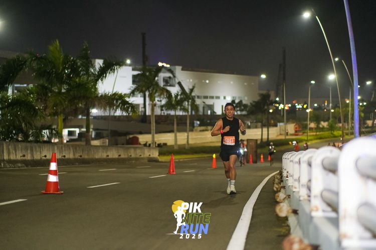 Race photo from PIK NITE RUN 2025