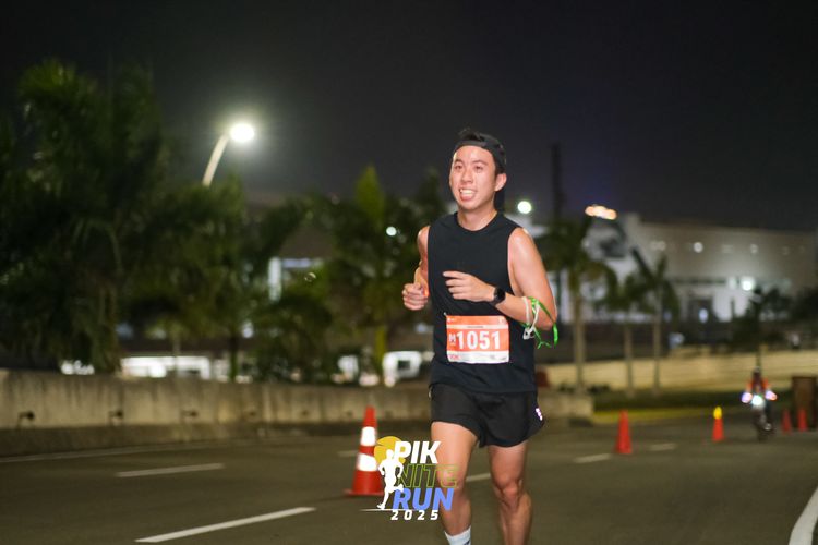 Race photo from PIK NITE RUN 2025