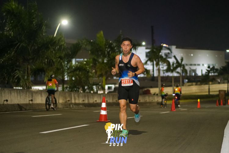 Race photo from PIK NITE RUN 2025