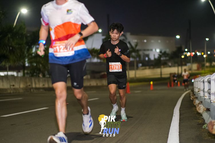 Race photo from PIK NITE RUN 2025