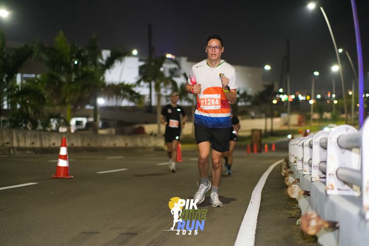 Race photo from PIK NITE RUN 2025
