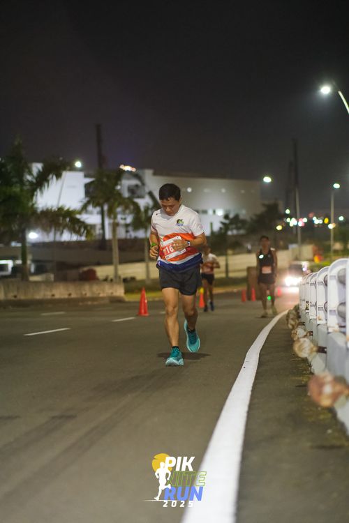 Race photo from PIK NITE RUN 2025