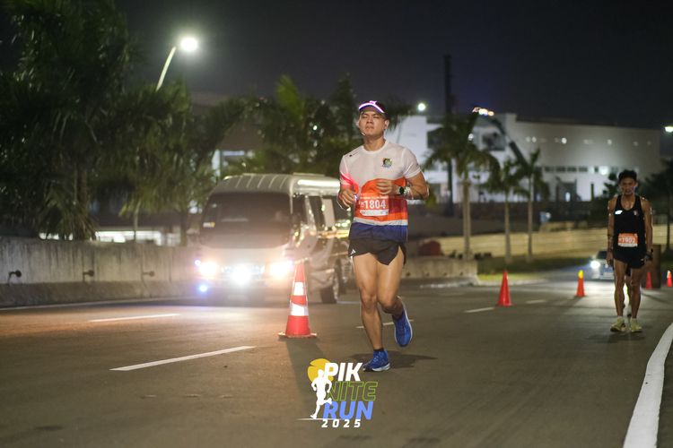 Race photo from PIK NITE RUN 2025