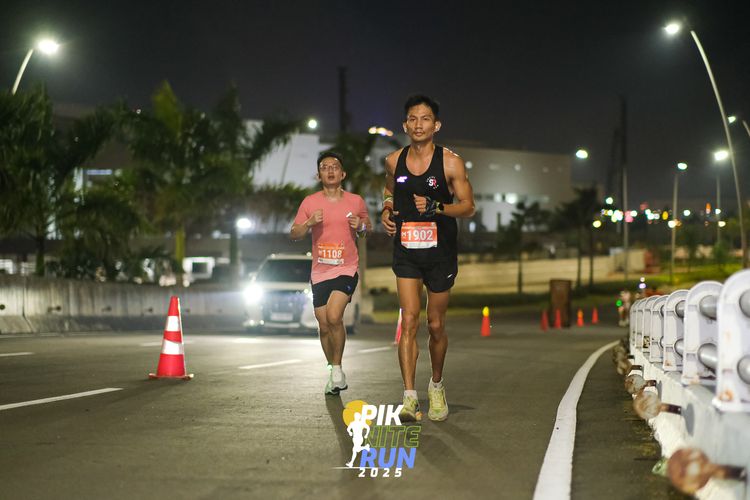 Race photo from PIK NITE RUN 2025