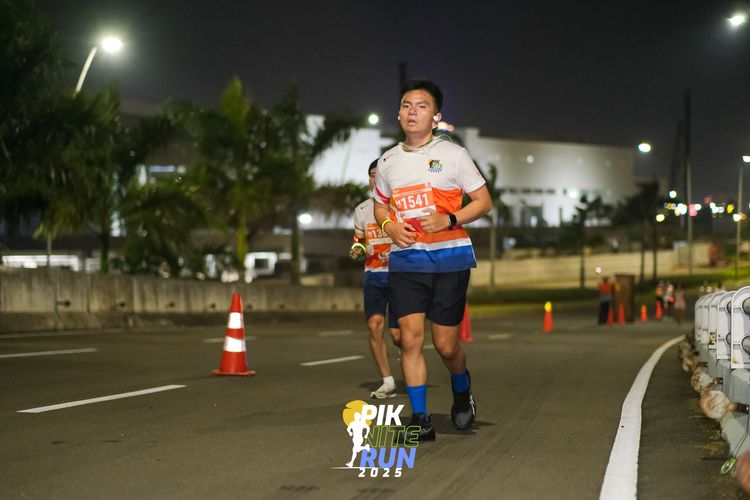 Race photo from PIK NITE RUN 2025