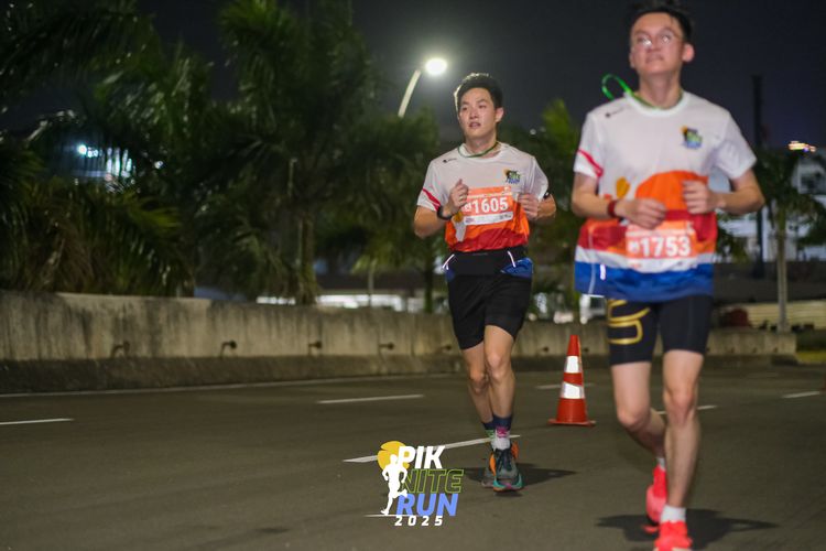 Race photo from PIK NITE RUN 2025