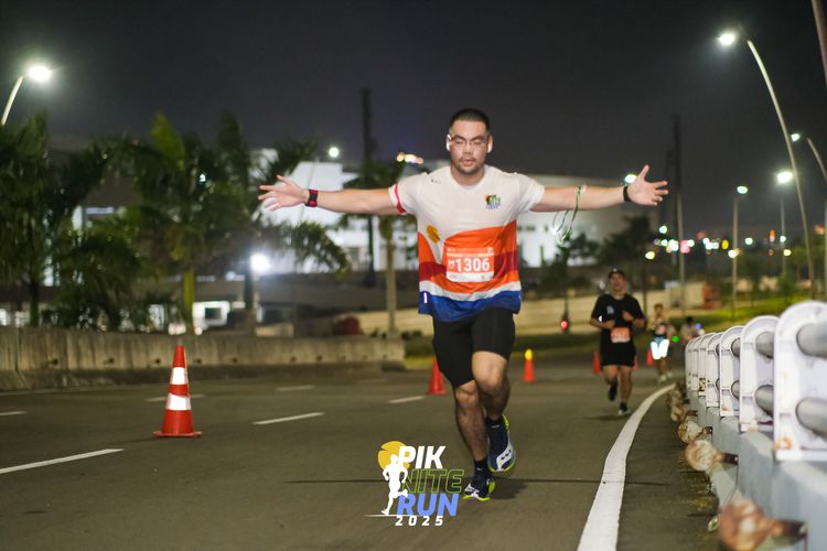 Race photo from PIK NITE RUN 2025