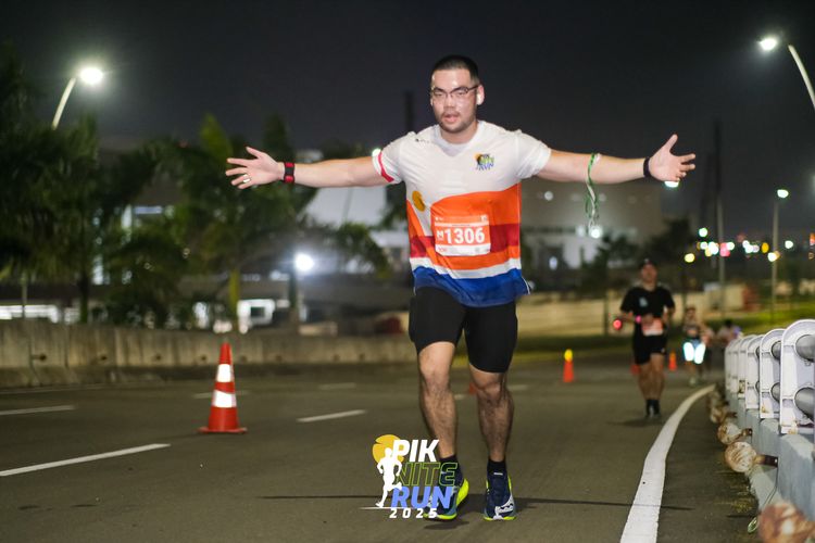 Race photo from PIK NITE RUN 2025