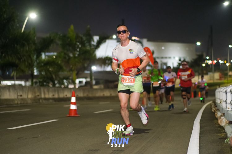 Race photo from PIK NITE RUN 2025