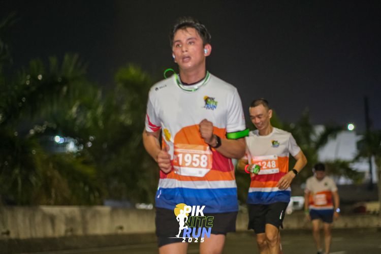 Race photo from PIK NITE RUN 2025