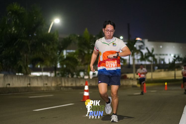Race photo from PIK NITE RUN 2025