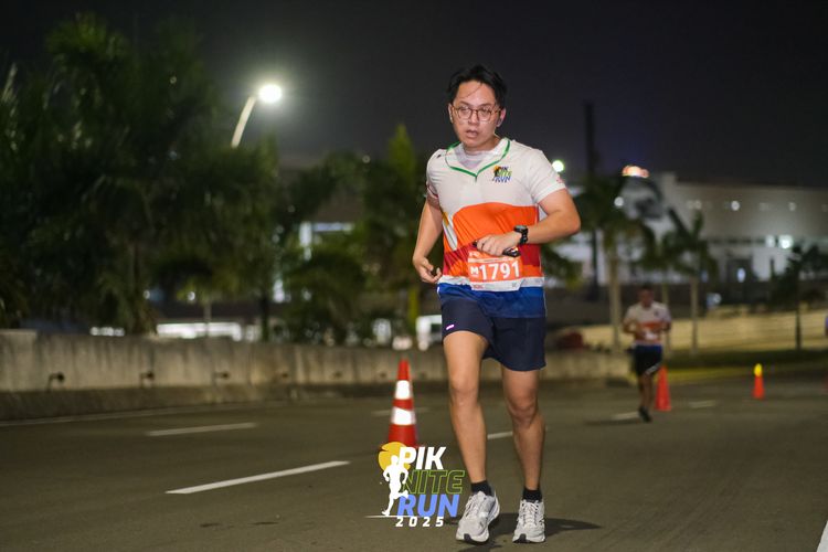 Race photo from PIK NITE RUN 2025