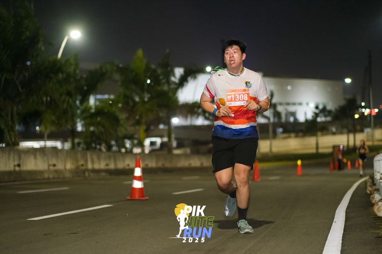 Race photo from PIK NITE RUN 2025